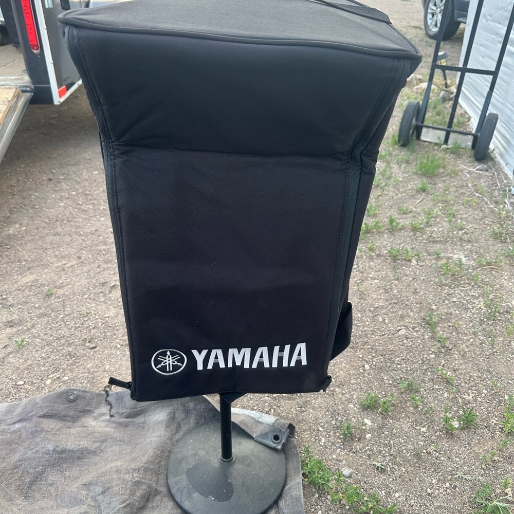 Set of Yamaha Black Speaker cases - Picture 3 of 5